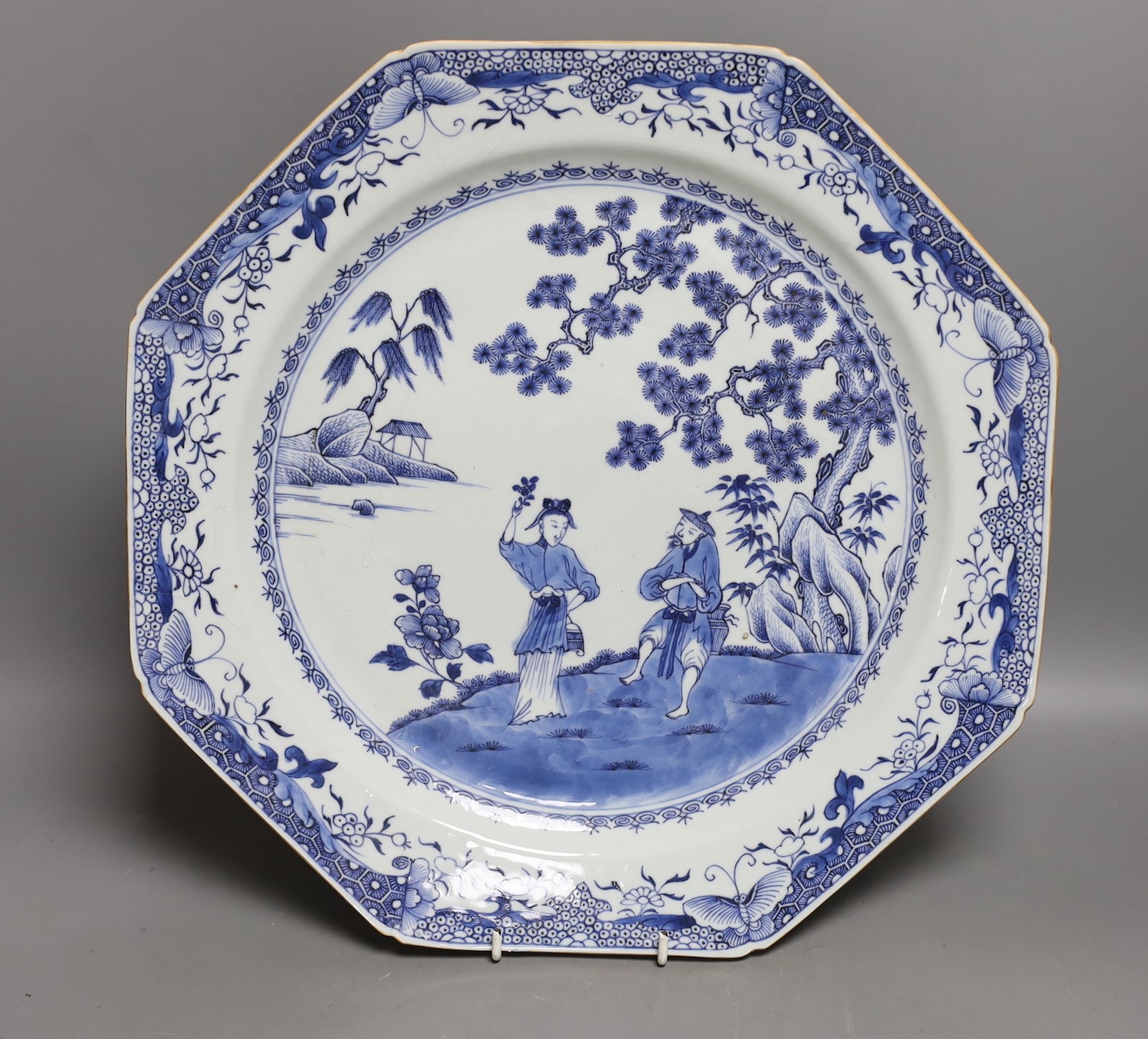 An 18th century Chinese export blue and white dish, Fitzhugh border, together with a contemporary fitted wooden frame 36cm